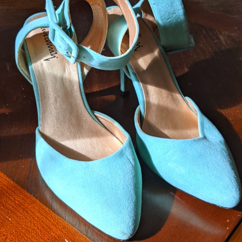 Luichiny Faux Suede Heels